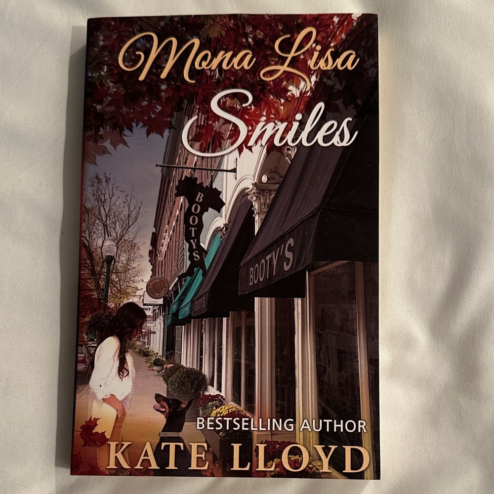 Mona Lisa Smiles by Kate Lloyd (New Softcover)